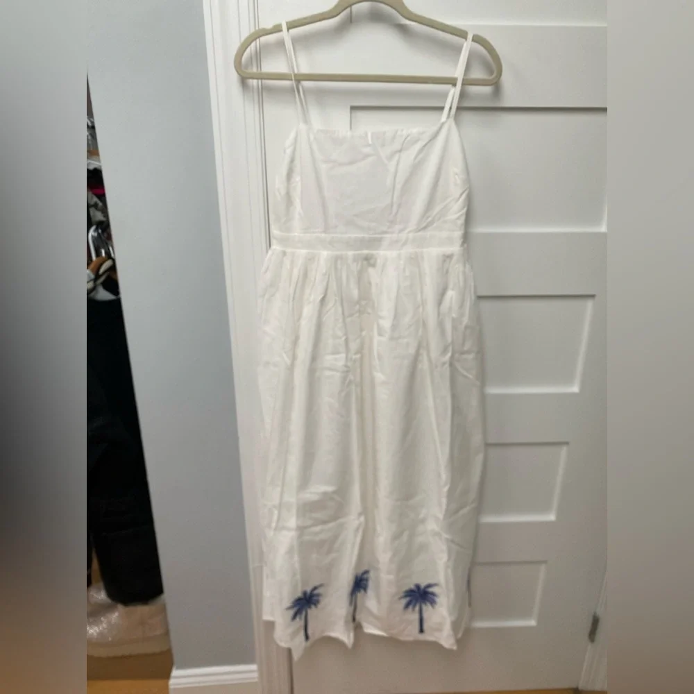 MinkPink White tropical palm tree embroidered midi dress - Picture 4 of 10